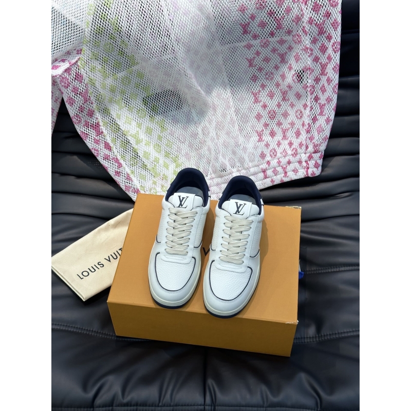 l**is V*t*n sneakers